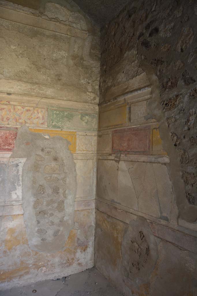 V.2.h Pompeii. October 2019. Cubiculum �g�, south-west corner.
Foto Annette Haug, ERC Grant 681269 D�COR.

