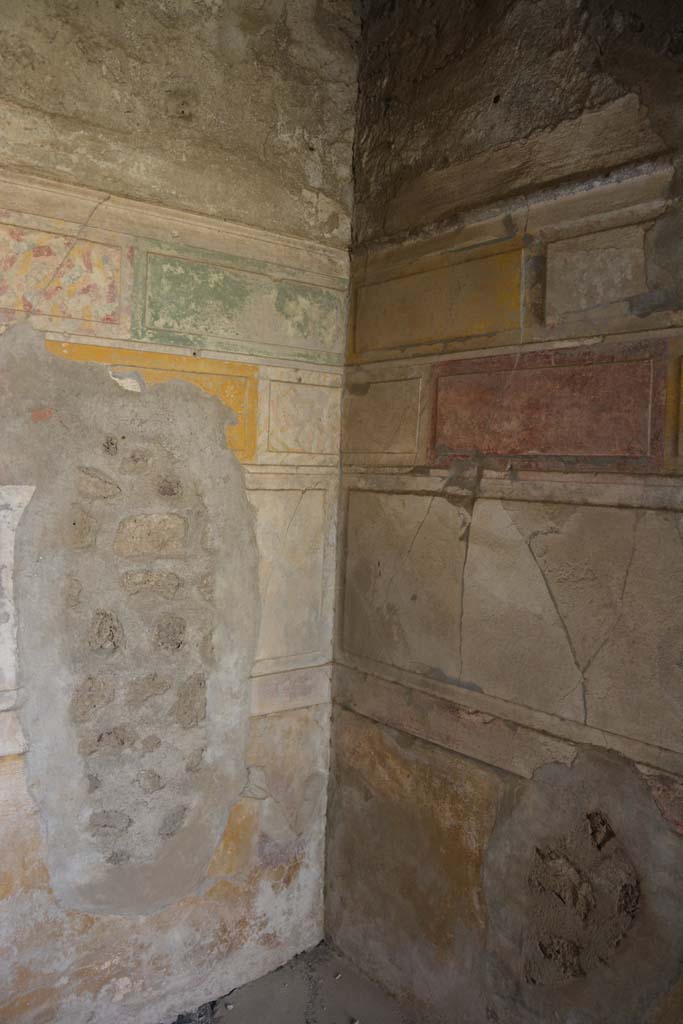 V.2.h Pompeii. October 2019. Cubiculum �g�, detail of south-west corner.
Foto Annette Haug, ERC Grant 681269 D�COR.

