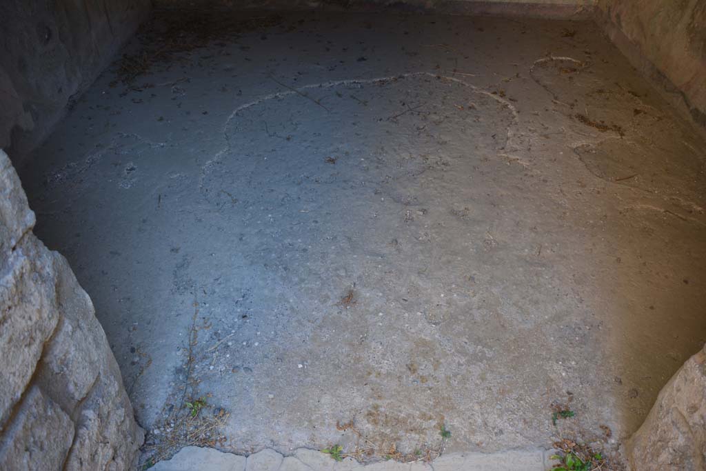 V.2.h Pompeii. October 2019. Room �i�, looking east across flooring.
Foto Annette Haug, ERC Grant 681269 D�COR.
