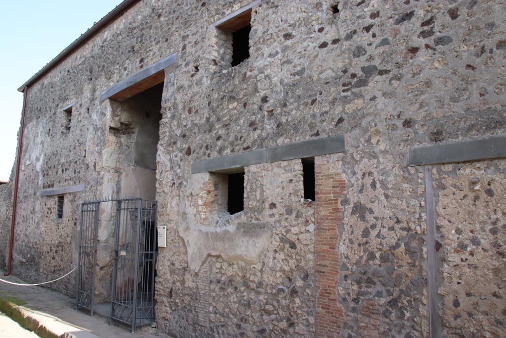 V.2.i Pompeii.  October 2023. Looking east to entrance doorway on Vicolo delle Nozze d’Argento. Photo courtesy of Klaus Heese.