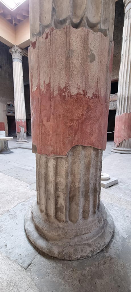 December 2023. 
Room 1, atrium, detail of column in north-east corner of impluvium.
Photo courtesy of Miriam Colomer.
