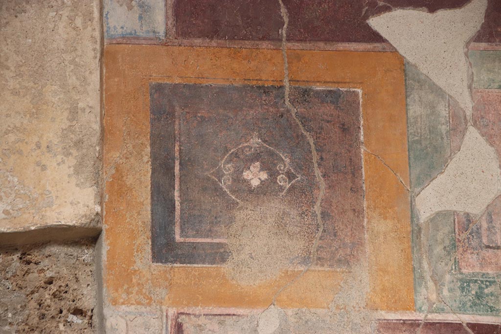 V.2.i Pompeii. October 2024. Room 1, detail from upper north wall in atrium. Photo courtesy of Klaus Heese.