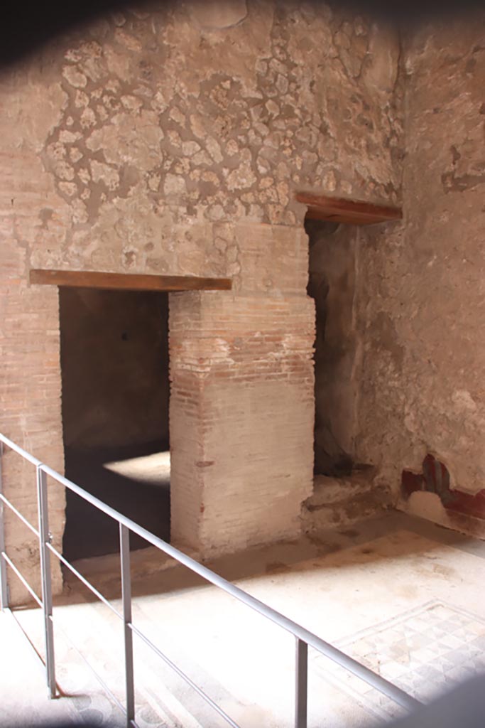 V.2.i Pompeii.  October 2023. 
Room 5, north end, with doorway to room 6, centre right. Photo courtesy of Klaus Heese.
