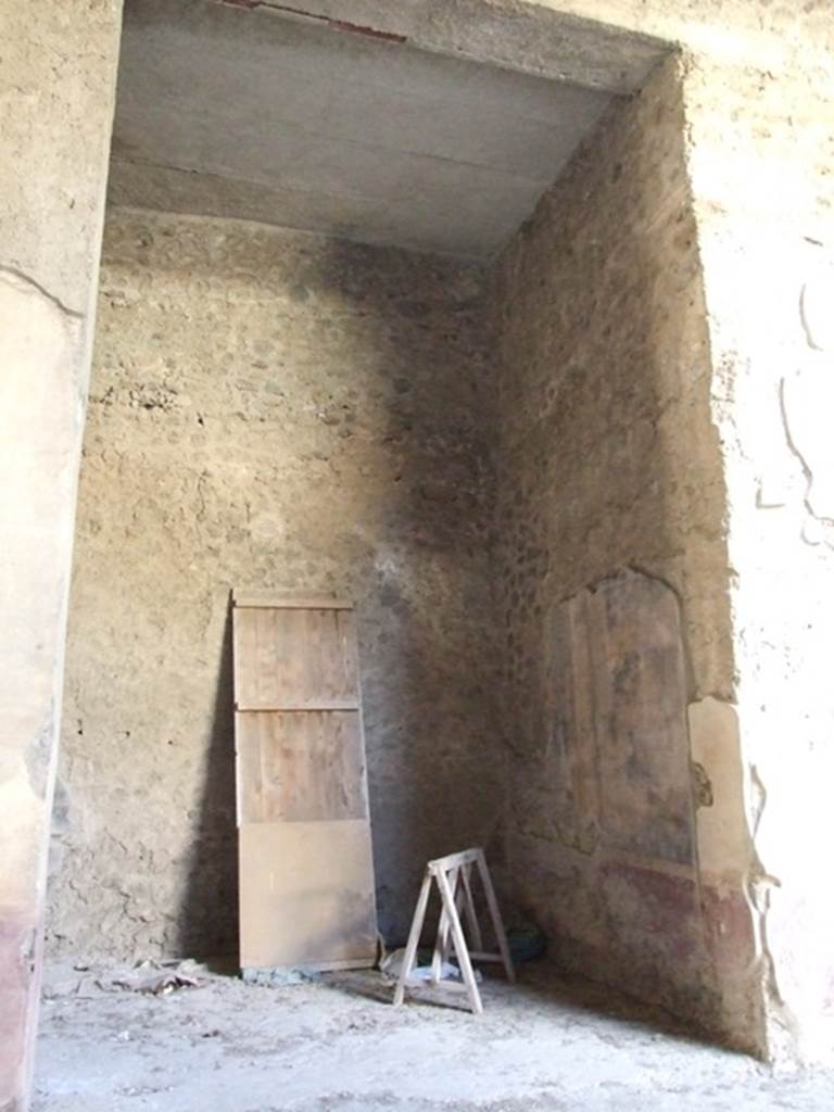 V.2.i Pompeii.  December 2007.  Room 8.  Ala on west side of atrium.
.