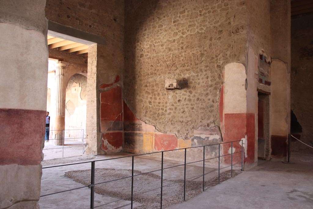 V.2.i Pompeii.  October 2023. Tablinum 7, looking across tablinum from atrium towards west wall. Photo courtesy of Klaus Heese.
