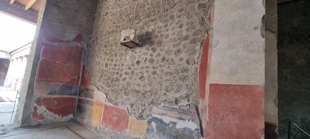 V.2.i Pompeii. December 2023. Tablinum 7, looking south along west wall from atrium. Photo courtesy of Miriam Colomer.