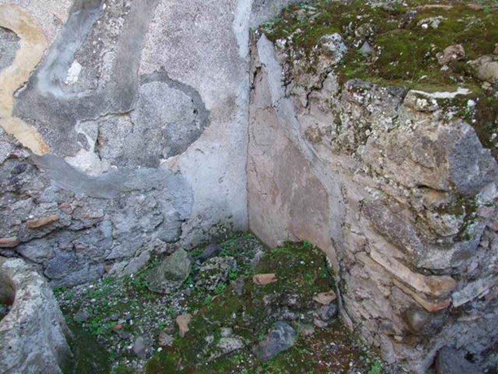 V.2.i Pompeii.  December 2007.  Room 11.  Kitchen.  South east corner.