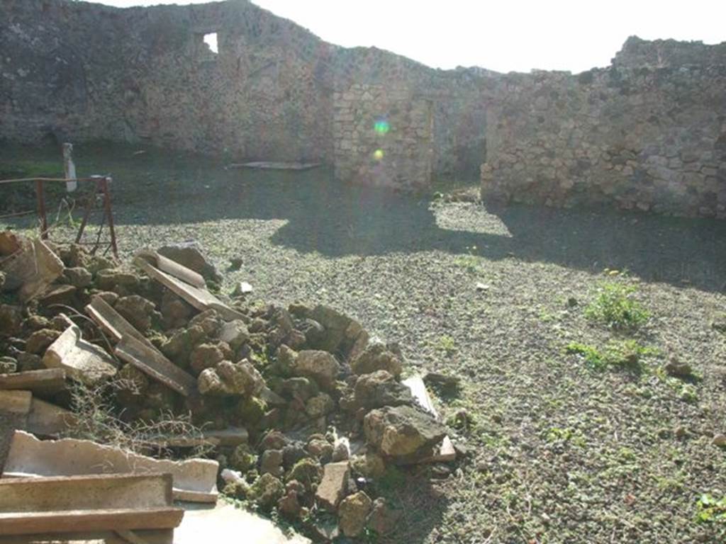 V.2.i Pompeii. December 2007. Room 12, looking south-west across garden area.  