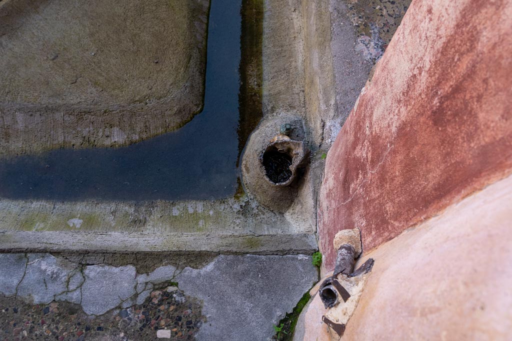 V.2.i Pompeii. January 2024. Room 23, north-west corner of peristyle. Photo courtesy of Johannes Eber.