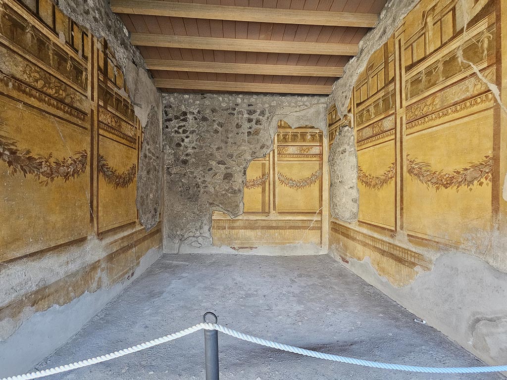 V.2.i Pompeii. November 2024. Room 19, looking south from portico. Photo courtesy of Annette Haug.