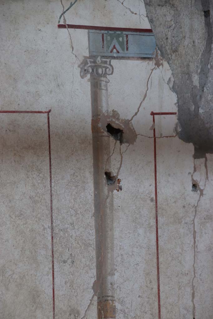 V.2.Pompeii. Casa di Orione. September 2021.
Room A13, detail of painted decoration from centre of east wall of south ala. Photo courtesy of Klaus Heese.