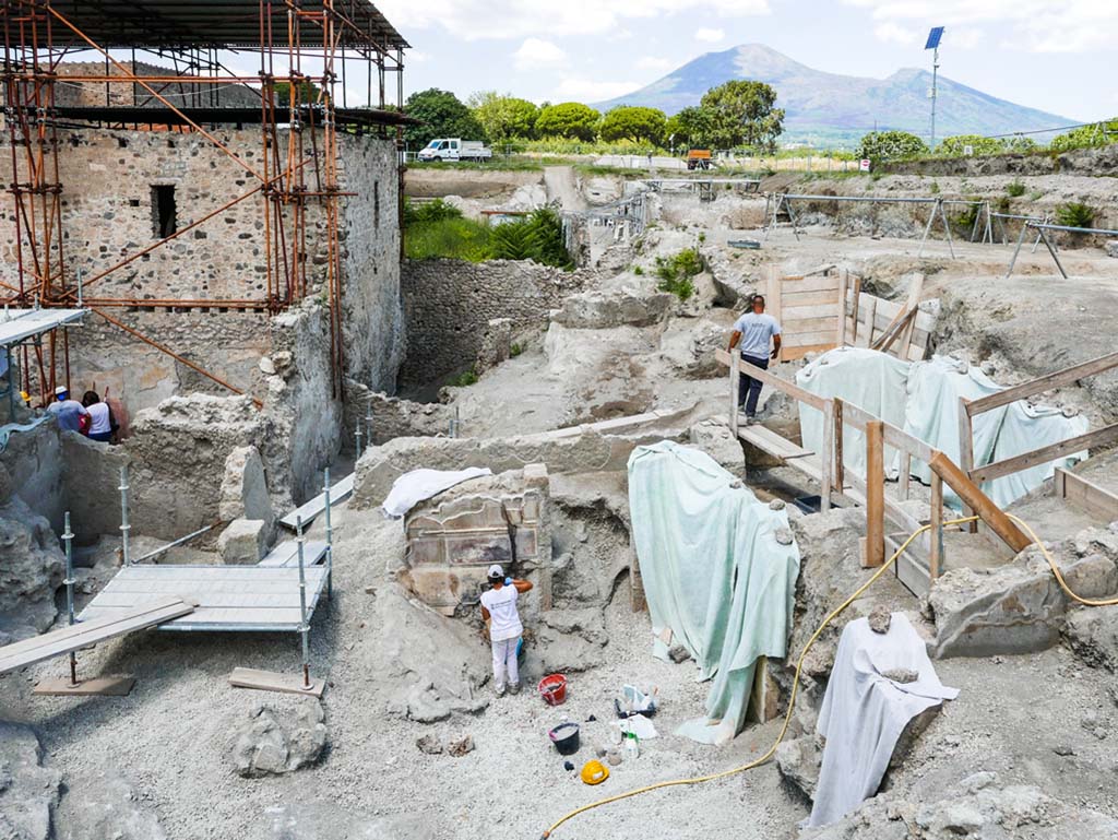 V.2.15 Pompeii. June 2018. Room A14 is behind A15, the room with two entrances.
Photograph © Parco Archeologico di Pompei.