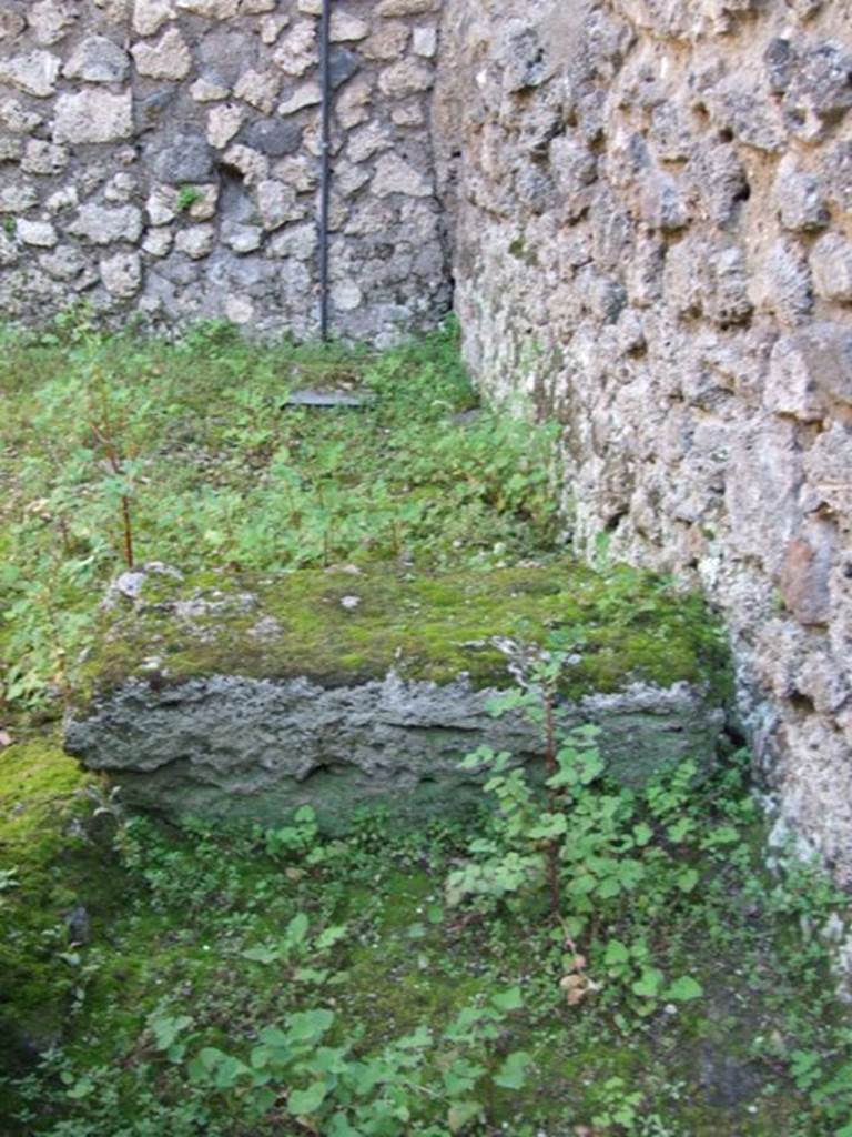 V.3.4 Pompeii. March 2009. Remains of stairs to upper floor.