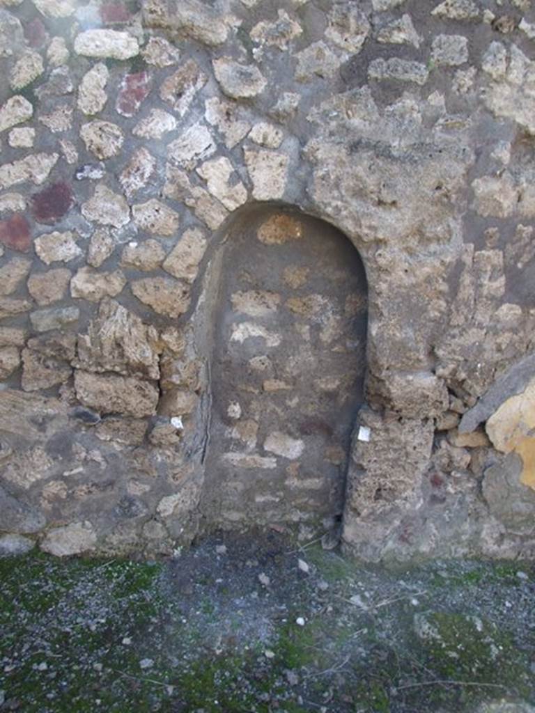 V.3.7 Pompeii.  March 2009. Arched Niche  in West wall.