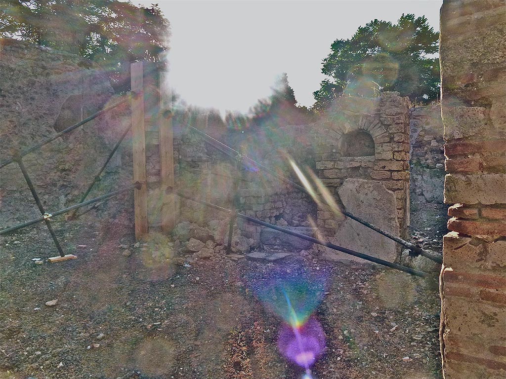 V.3.9 Pompeii. June 2012. Looking towards north side of atrium from entrance doorway. Photo courtesy of Michael Binns.