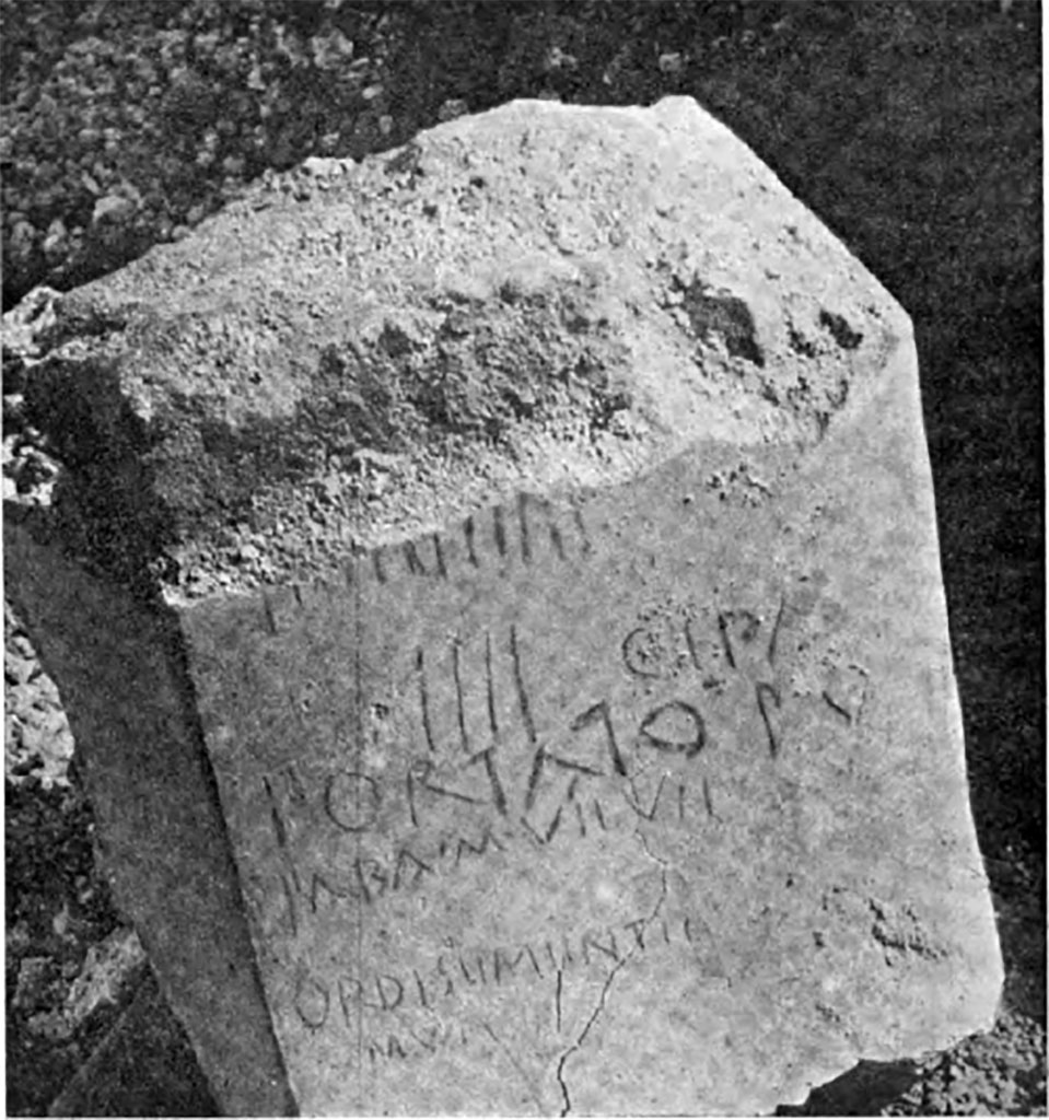 V.3.10 Pompeii. 1901. Charcoal inscription on a precisely detached piece of upper part of west wall of small garden.
According to Sogliano, it is a brief record of some edibles such as 
cepa, pu(leium?), faba, (h)ordi semente.

onion, pennyroyal?/chives?, bean, barley seed.

See Notizie degli Scavi di Antichità, 1901, p. 402-3.

The Epigraphik-Datenbank Clauss/Slaby (See www.manfredclauss.de) records:

IIIII IIII Cepa
Fort(un)ato
p(ondo) V
faba M VII VII 
(h)ord(e)i semente(m) 
m(odios) VII VI      [CIL IV 6722]
