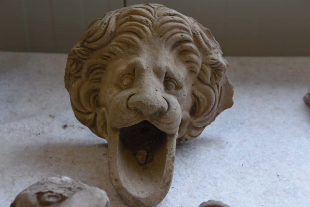 Regio V Pompeii. 2018. Lions head waterspout found during the 2018 excavations. 
Found in the earth from the nineteenth century excavations and twentieth century carried out in the vicinity. 

Canale idrico della testa dei leoni trovato durante gli scavi del 2018.
Trovato sulla terra dagli scavi del XIX secolo e del XX secolo effettuati nelle vicinanze.

Photograph � Parco Archeologico di Pompei.
