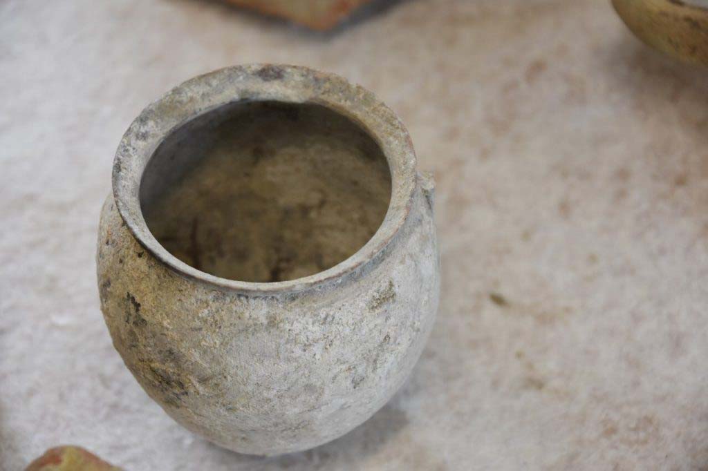 Regio V Pompeii. 2018. Pot found during the 2018 excavations. 

Vaso trovato durante gli scavi del 2018.

Photograph � Parco Archeologico di Pompei.
