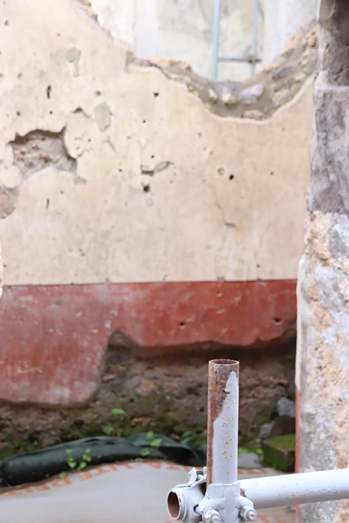 Vicolo dei Balconi, Pompeii. October 2022. 
Looking east through doorway towards decorated east wall of room 15. Photo courtesy of Klaus Heese. 

