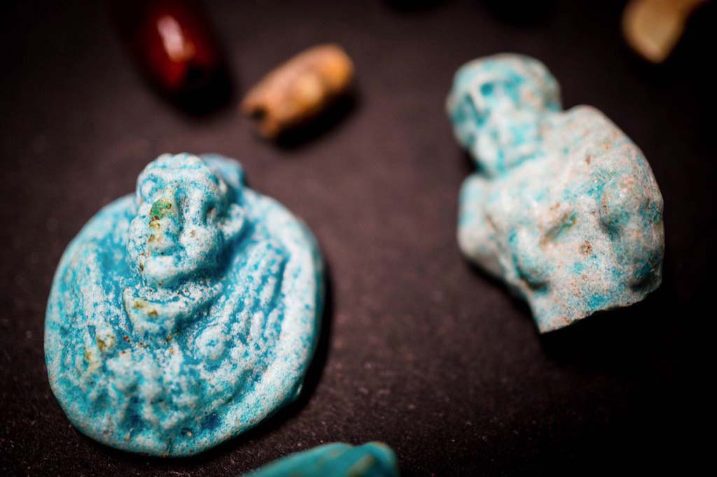 V.3 Pompeii. Casa del Giardino. August 2019. Amulets with figures.

Amuleti con figure.

Photograph © Cesare Abbate/ANSA courtesy Parco Archeologico di Pompei.
