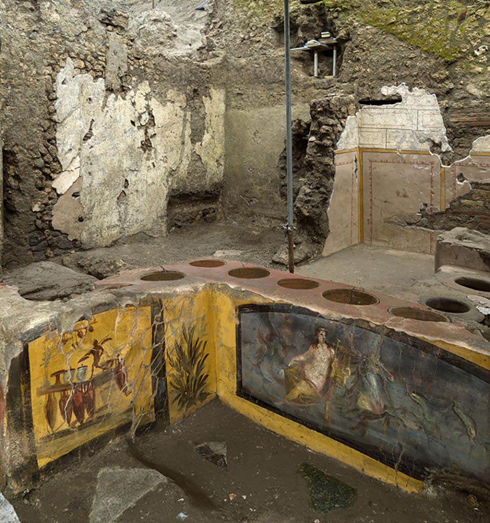 V.3 Pompeii, Thermopolium with painting of nereid. December 2020. Looking towards south-east corner with bed niche.

V.3 Pompei, Termopolio con dipinto di nereide e anfore. Dicembre 2020. Guardando verso l'angolo sud-est con nicchia letto.

Photo by Luigi Spina courtesy of Parco Archeologico di Pompei.
