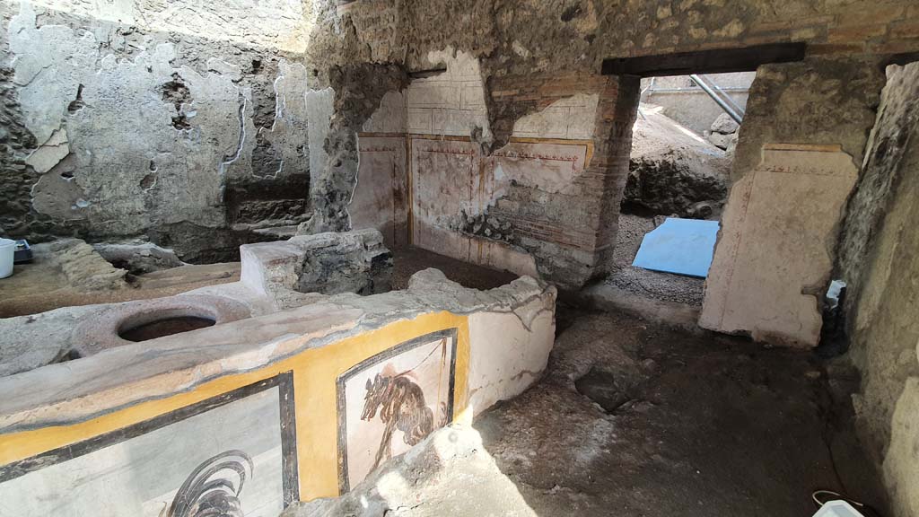 V.3, Pompeii. August 2021. Looking towards south wall with doorway.
Foto Annette Haug, ERC Grant 681269 DÉCOR.
