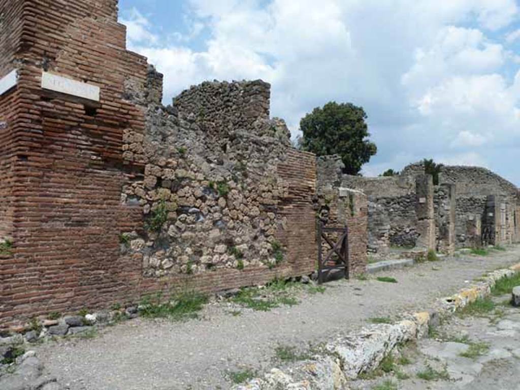 V.4.1 Pompeii. May 2010.  Entrance and fa�ade on Via di Nola, looking east.