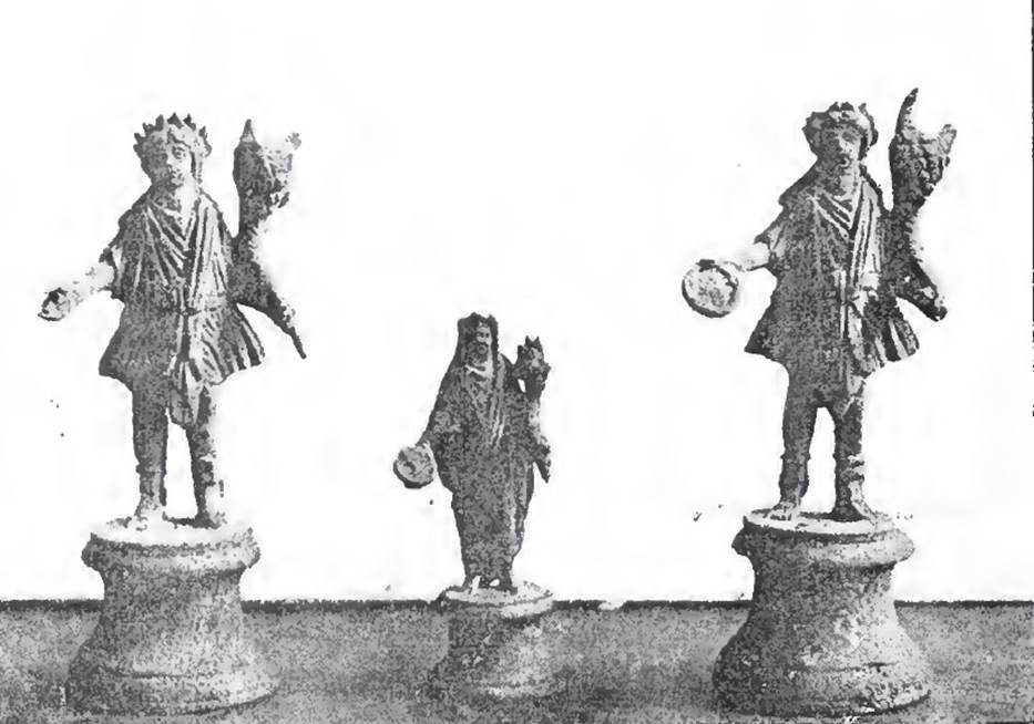 V.4.3 Pompeii. 1899. Three bronze statuettes. The smaller Genius of the usual type and the two Lares each holding a cornucopia and a patera. See Notizie degli Scavi di Antichit�, 1899 (p. 206). See Boyce G. K., 1937. Corpus of the Lararia of Pompeii. Rome: MAAR 14. (p.40, no.118, note 1).