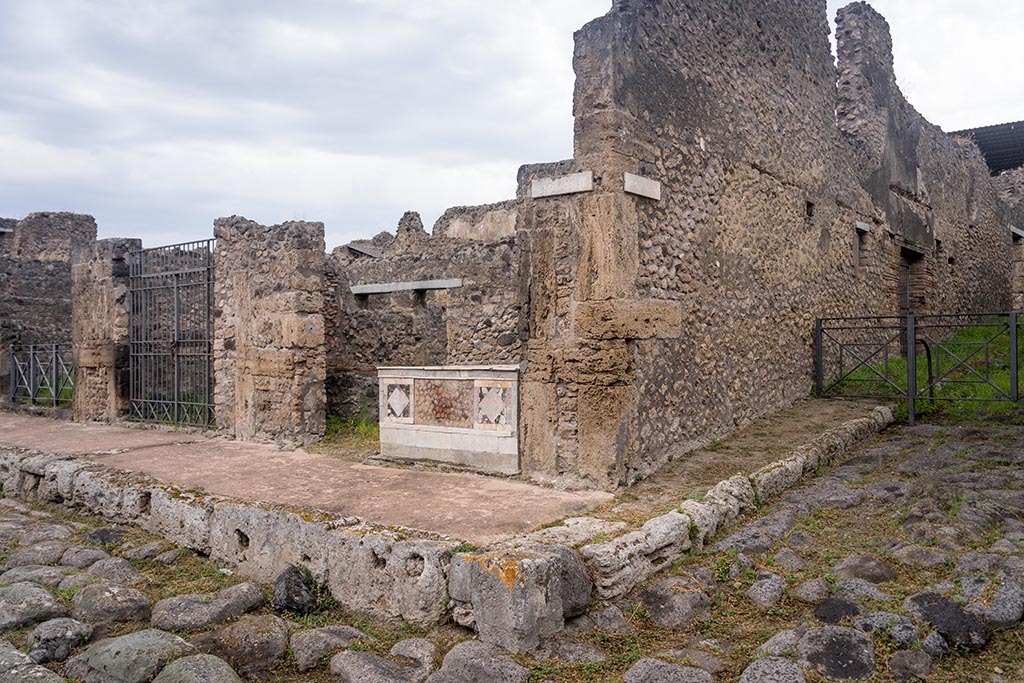 V.4.7, Pompeii. July 2024. Looking towards entrance to bar-room, in centre. Photo courtesy of Johannes Eber.