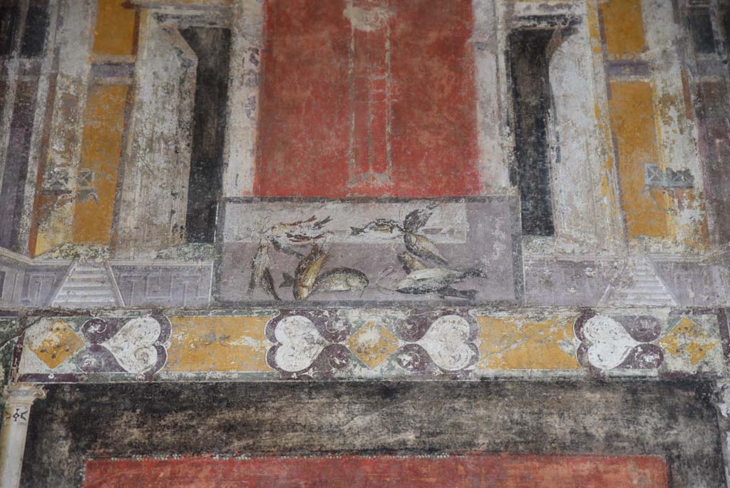 V.4.a Pompeii. March 2018. Room ‘h’, detail from upper north wall above central painting.
Foto Annette Haug, ERC Grant 681269 DÉCOR.

