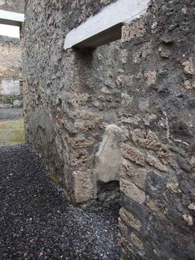 V.5.2 Pompeii. May 2010. Doorway on east side of entrance corridor.
According to Not. Scavi, this doorway led to cubiculum �c�. 
See Notizie degli Scavi di Antichit�, 1895 p. 150.


