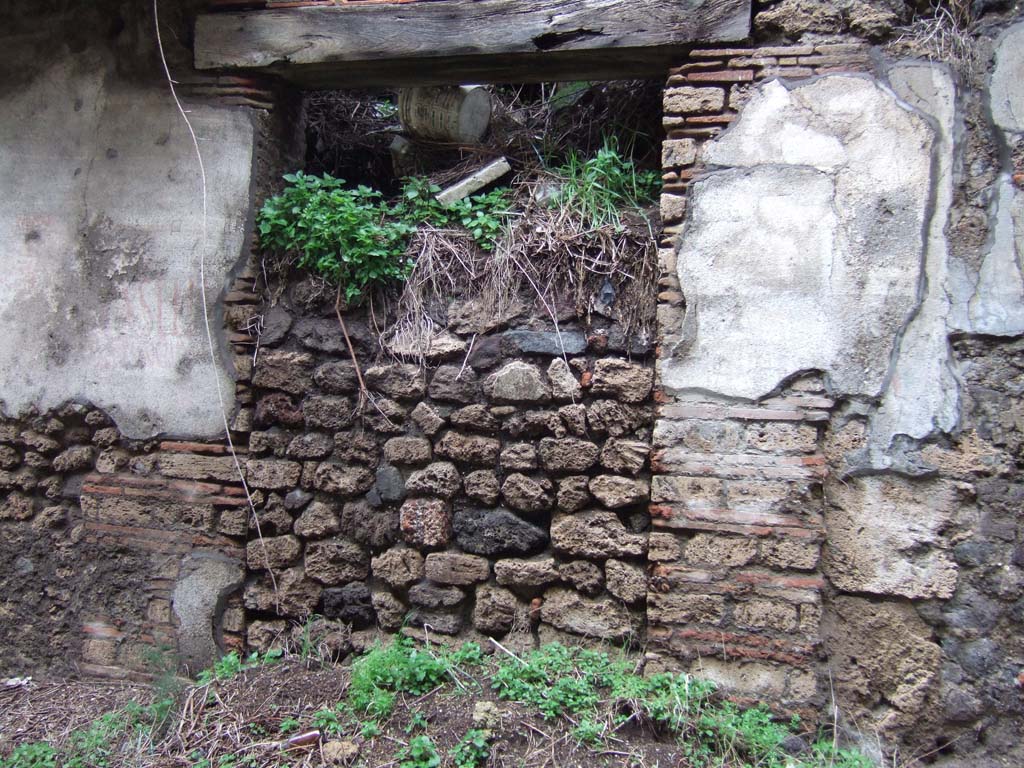 V.7.6 Pompeii. December 2005. Entrance doorway.