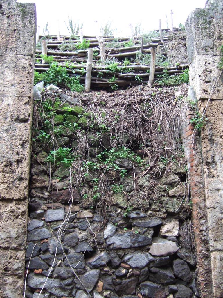 V.7.7 Pompeii. December 2005. Entrance doorway.