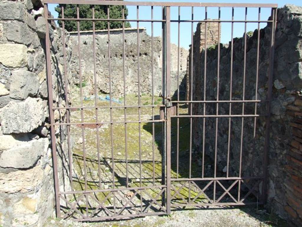 VI.1.4 Pompeii.  March 2009.  Entrance to rear of inn.