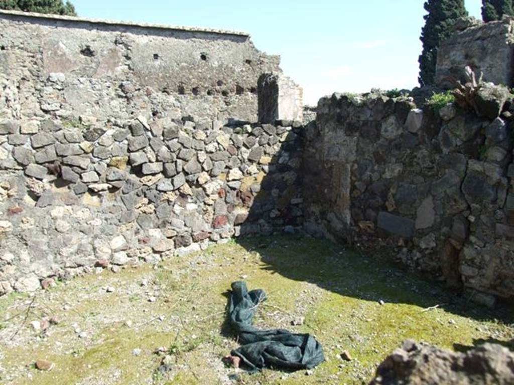 VI.1.4 Pompeii.  March 2009.  Room on north wall.  Looking east from VI.1.2.
