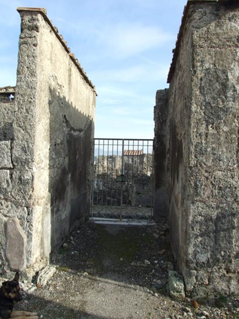 VI.1.7 House of the Vestals.  Room 29 corridor leading to rear entrance at VI.1.25.
