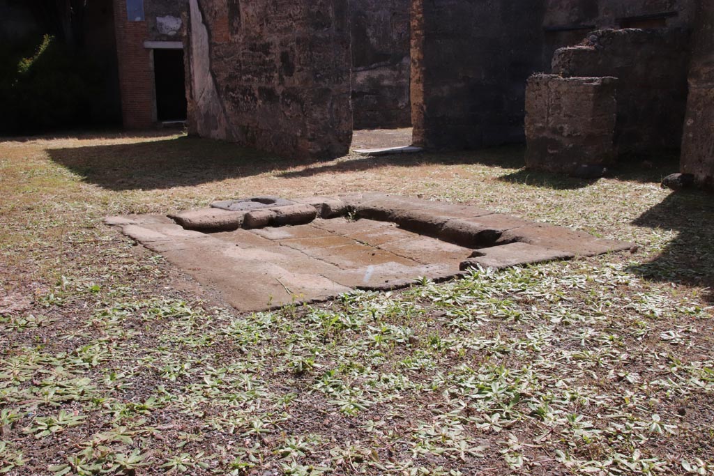 VI.1.10 Pompeii. May 2024. Looking south-east across impluvium in atrium. Photo courtesy of Klaus Heese.