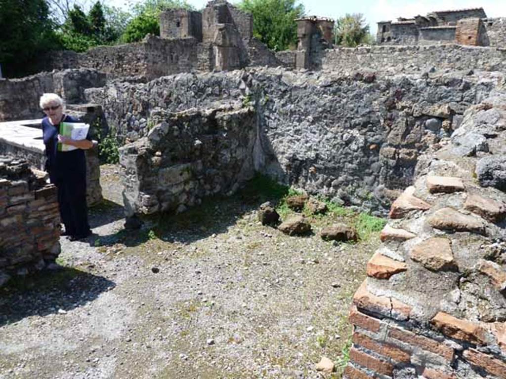 VI.1.17 Pompeii. May 2010. Looking north across rear room of bar.