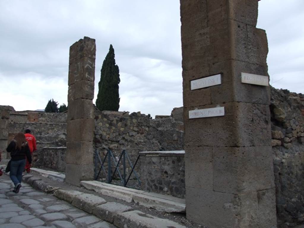 VI.1.18 Pompeii.  December 2007.  Various programmata were found near to this taberna.   Fiorelli wrote that one of them must surely be the name of the person who perhaps sold hot drinks and food here:-  
M. HOLCONIUM PRISCUM 
C GAVIUM RUFUM II VIR
PHOEBUS CUM EMPTORIBUS
SUIS ROGAT  [CIL IV 103]
See Pappalardo, U., 2001. La Descrizione di Pompei per Giuseppe Fiorelli (1875). Napoli: Massa Editore. (p.49).