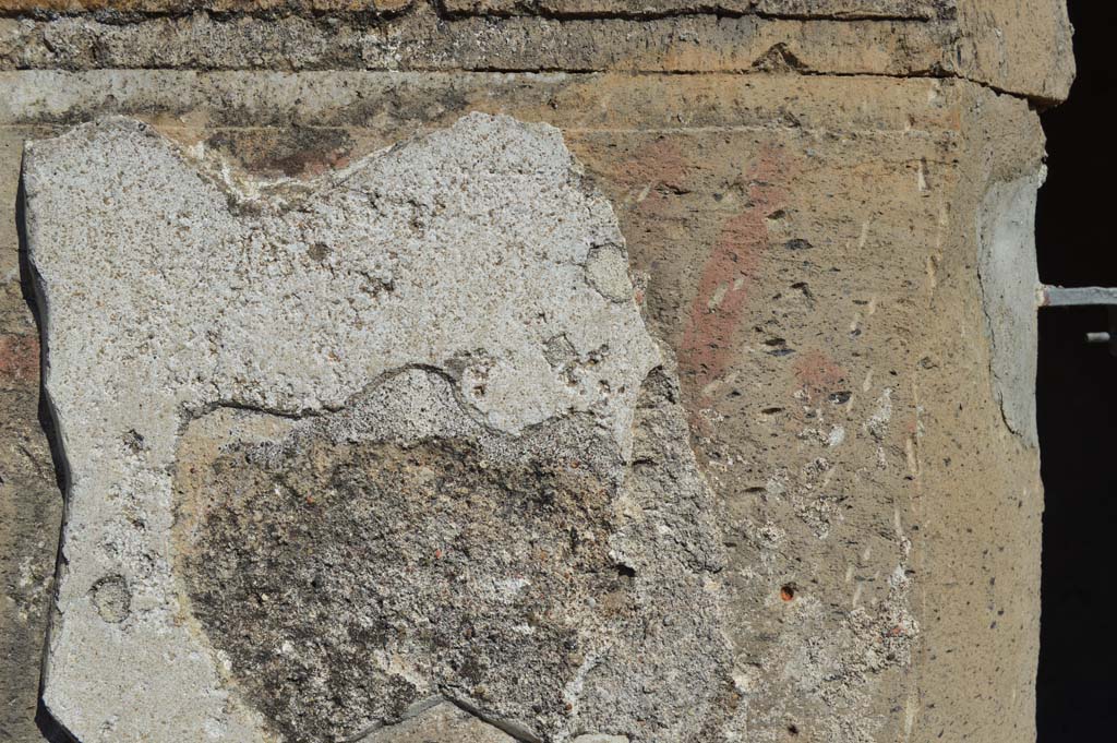 VI.2.3 Pompeii. October 2017. Detail from pilaster on north (left) side of entrance doorway.
Foto Taylor Lauritsen, ERC Grant 681269 D�COR.
