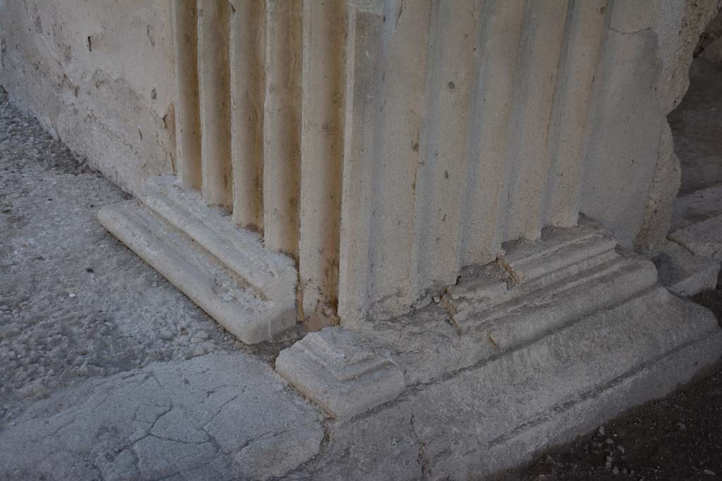 VI.2.4 Pompeii, December 2017. Detail from west end of south wall of tablinum, from atrium.
Foto Annette Haug, ERC Grant 681269 DÉCOR.
