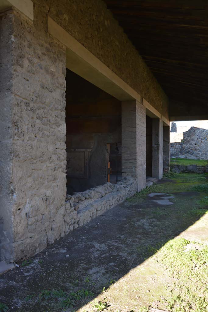 VI.2.4 Pompeii. December 2017. Looking north along west side of portico.
Foto Annette Haug, ERC Grant 681269 DÉCOR.
