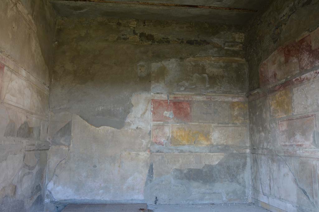 VI.2.4 Pompeii. March 2019. Looking west into oecus.
Foto Annette Haug, ERC Grant 681269 D�COR.
