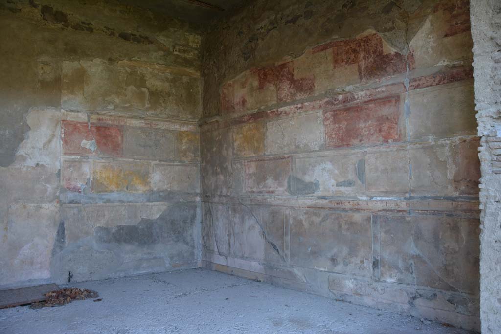 VI.2.4 Pompeii. December 2017. Looking towards north-west corner of oecus.
Foto Annette Haug, ERC Grant 681269 D�COR.
