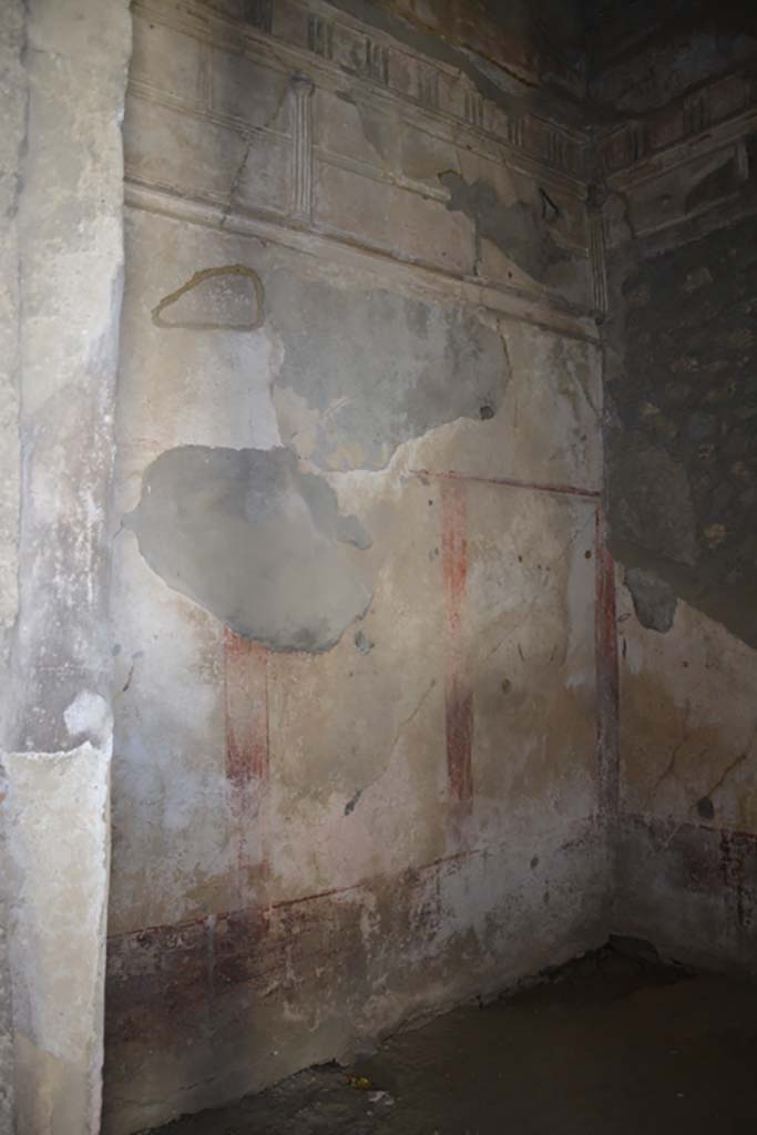 VI.2.4 Pompeii. December 2017. Looking through doorway towards east wall of cubiculum.
Foto Annette Haug, ERC Grant 681269 D�COR.
