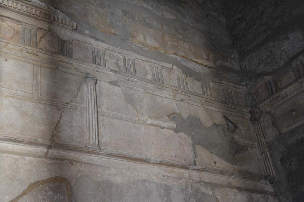 VI.2.4 Pompeii, December 2017. Cubiculum on south side of atrium, looking towards upper east wall at south end.
Foto Annette Haug, ERC Grant 681269 D�COR.

