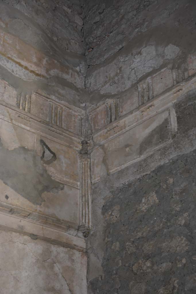 VI.2.4 Pompeii, December 2017. 
Cubiculum on south side of atrium, detail from south-east corner.
Foto Annette Haug, ERC Grant 681269 D�COR.

