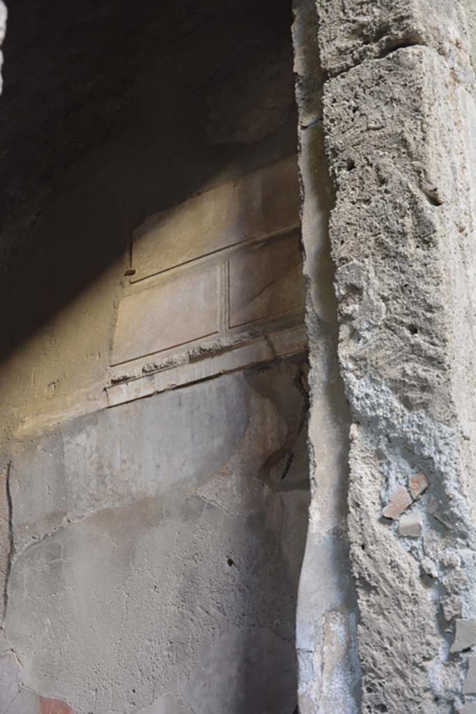 VI.2.4 Pompeii. December 2017. 
Looking through doorway from atrium towards west wall of cubiculum.
Foto Annette Haug, ERC Grant 681269 D�COR.
