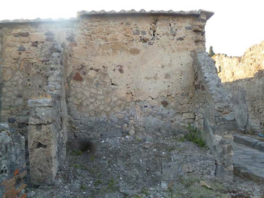 VI.2.23 Pompeii. May 2011. Looking towards north wall, with the doorway to the kitchen of VI.2.24 on the left.  The entrance doorway from Vicolo di Modesto on the right.  According to Eschebach, near the north wall would have been the steps to the upper floor, above the latrine?
See Eschebach, L., 1993. Geb�udeverzeichnis und Stadtplan der antiken Stadt Pompeji. K�ln: B�hlau. (p.160)


