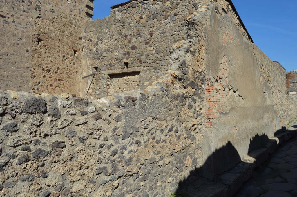 VI.2.32 Pompeii. October 2017. North wall in Vicolo di Mercurio. 
Foto Taylor Lauritsen, ERC Grant 681269 D�COR.

